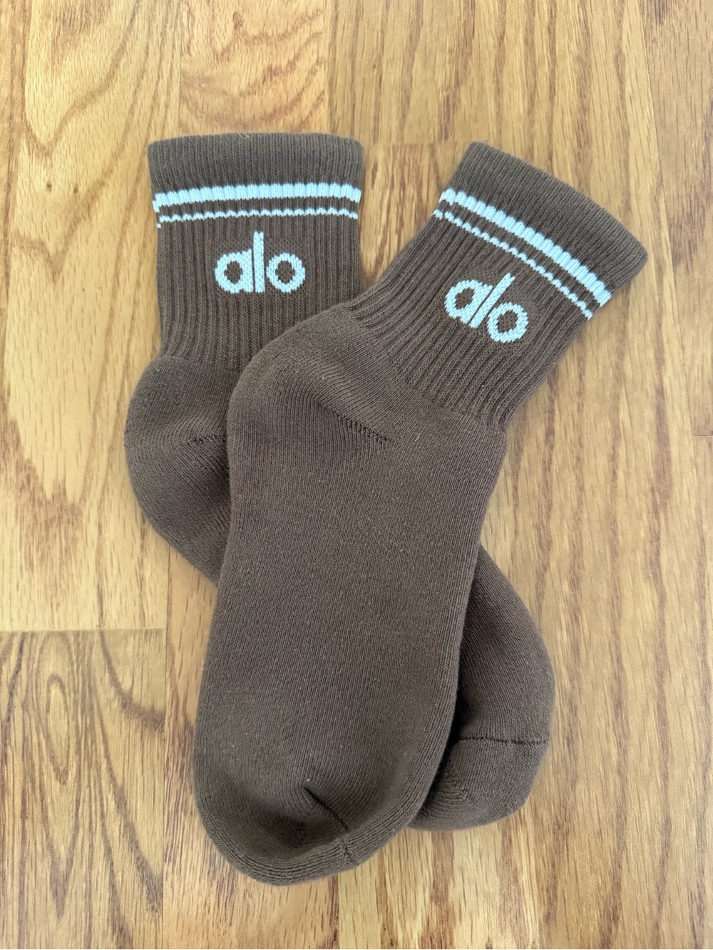 ALO Yoga Unisex half crew throwback (M) sock - NWOT